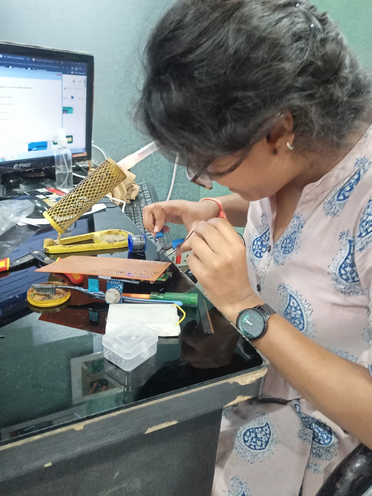 Circuit board workshop at Robozz Lab